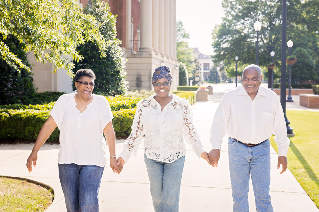 Los Angeles Family Photographer Tamieka Smith travels to Tuscaloosa Al to photograph adult siblings on the University of Alabama campus