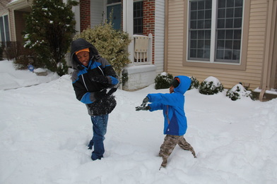 Children throwing snow in Northern Virginia Family Photographer Documenting Family Memories