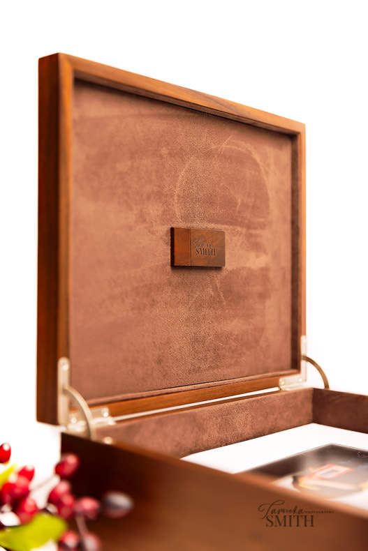 Family photographer Tamieka Smith creates a beautiful keepsake box for Fairfax VA family