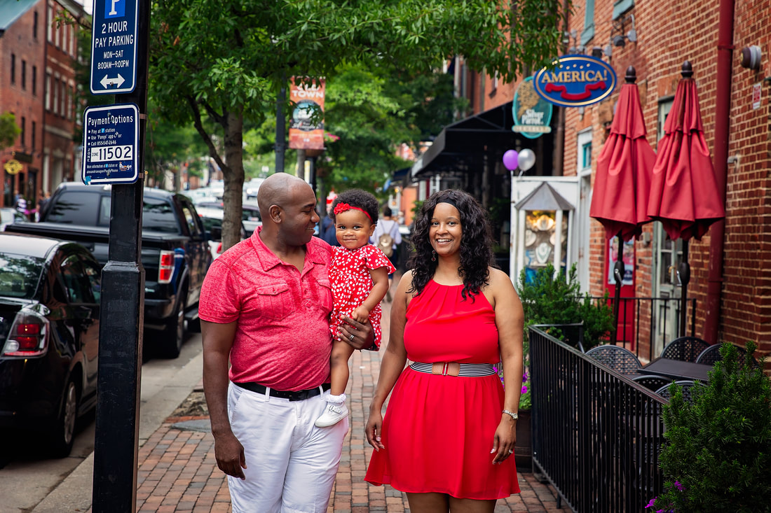 Family Portrait in Old Town Alexandria in Northern Virginia