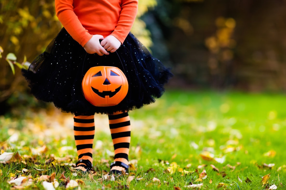 Halloween Picture tips, Girl holding pumpkin